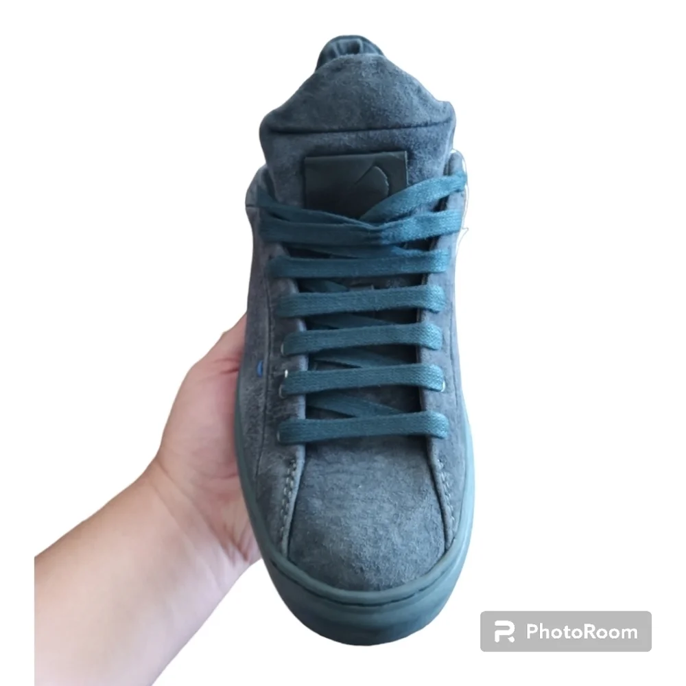 - Satorisan Men's Somerville Winter Smoke Sneakers. Size 42  US (8.5 Men)